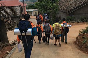 我公司員工積極參與貧困山區(qū)獻(xiàn)愛(ài)心活動(dòng) 我公司員工積極參與貧困山區(qū)獻(xiàn)愛(ài)心活動(dòng)