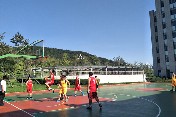 我公司積極參加2017年普灣經(jīng)濟(jì)區(qū)職工籃球賽 我公司積極參加2017年普灣經(jīng)濟(jì)區(qū)職工籃球賽