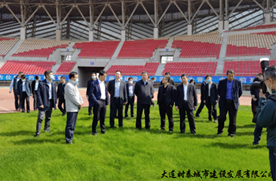 為承辦好足球相關(guān)賽事 大連普灣體育場、大連市青少年足球訓練基地 積極進行升級改造工作